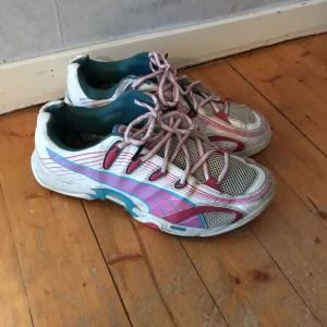  - Snygga gympaskor från puma. Väl använda men i mycket bra skick!