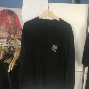  - Köpt förra året i palacebutiken i london Condition 9/10 Buda gärna😄 