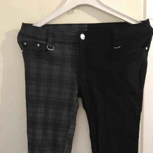  - Tajta lågmidjade emo brallor sparsamt använda passar m-xl.  Väldigt strechiga💗 Priset kan diskuteras