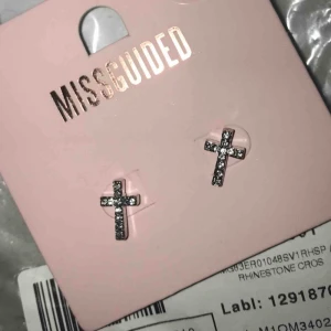  - Ett par jätte snygga örhängen från missguided.  Örhängena är helt nya och är inte äns testade. Inte äkta silver.