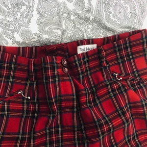  - Sjukt snygga rutiga byxor ifrån Ted Nicol passar S-L.130kr inkl frakten.