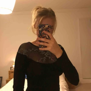  - Super snygg partytopp! Sitter tajt och gör så man får en snygg figur 💗   Köparen står för frakten 💗