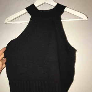  - Croppat stickat linne från Gina Tricot. Aldrig använd. 