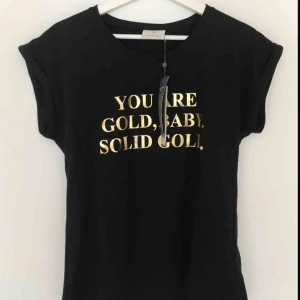  - Oanvänd t-shirt (Frakt tillkommer)