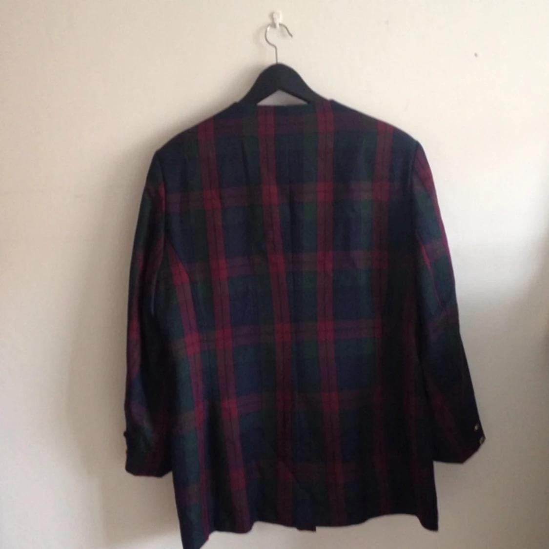 Rutig kavaj i stor storlek, Funkar dock på alla. Knapp fattas, se bild 2. Axelvaddar  - 1413453014