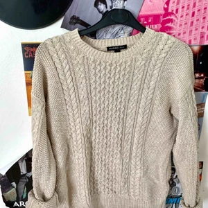  - Varm, mysig hösttröja perfekt att införskaffa nu när det snart blir kallare! 