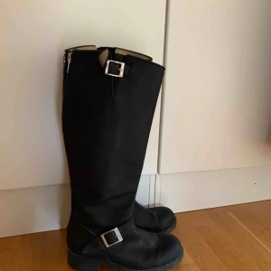  - Johnny Bulls i fint skick!  Köpta för runt 1800 kr  Köparen står för frakten⭐️