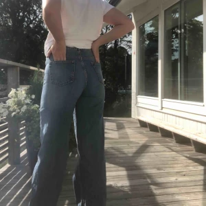  - Sjukt snygga vida jeans från Junkyard i storlek 29, nyskick❤️❤️❤️❤️