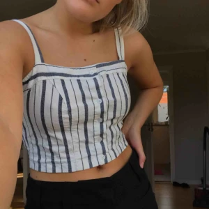  - Snygg topp från brandy Melville, är i storleken onesize, mycket bra skick 