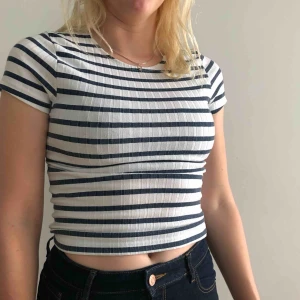  - Magtröja som sitter väldigt bra. Passar för dig som har S.  Använd flertal gånger. Säljes pga flytt. Går att mötas upp i Stockholm, annars tillkommer frakt. 