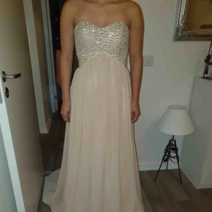  - Festklänning fint skick med släp.
