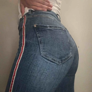  - Säljer dessa super snygga Jens från zara! Frakt tillkommer💕✨