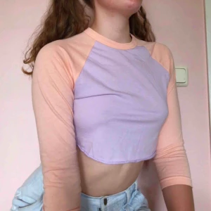  - Älskar denna så kallade 50/50 shirt från american apparel men är tyvärr lite för liten för mig🥺 Endast använd ett fåtal gånger. Kan frakta för 50kr eller mötas upp i Stockholm :)