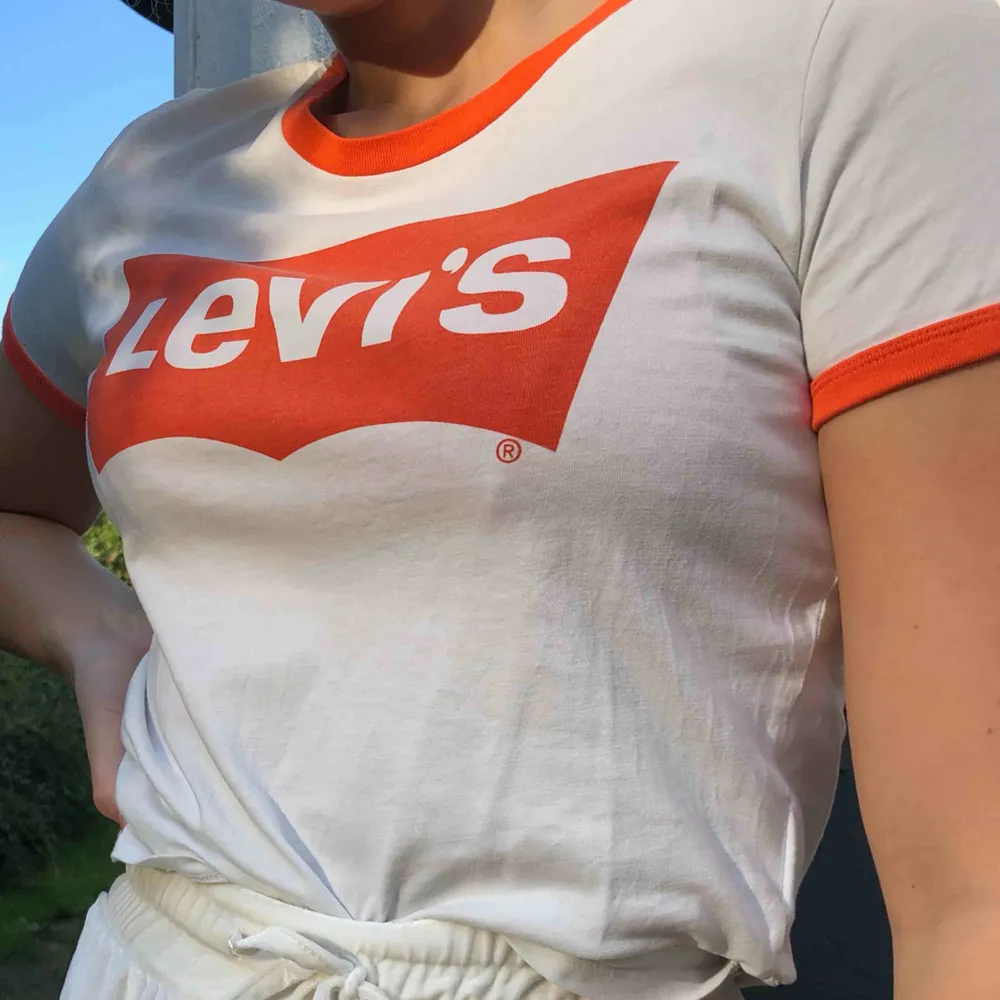 Levi’s t-shirt i nyskick🔥 Köparen står för frakt😊. T-shirts.