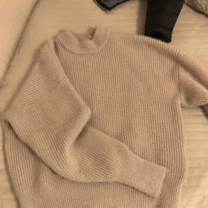  - Mysig tjock tröja från Gina Tricot