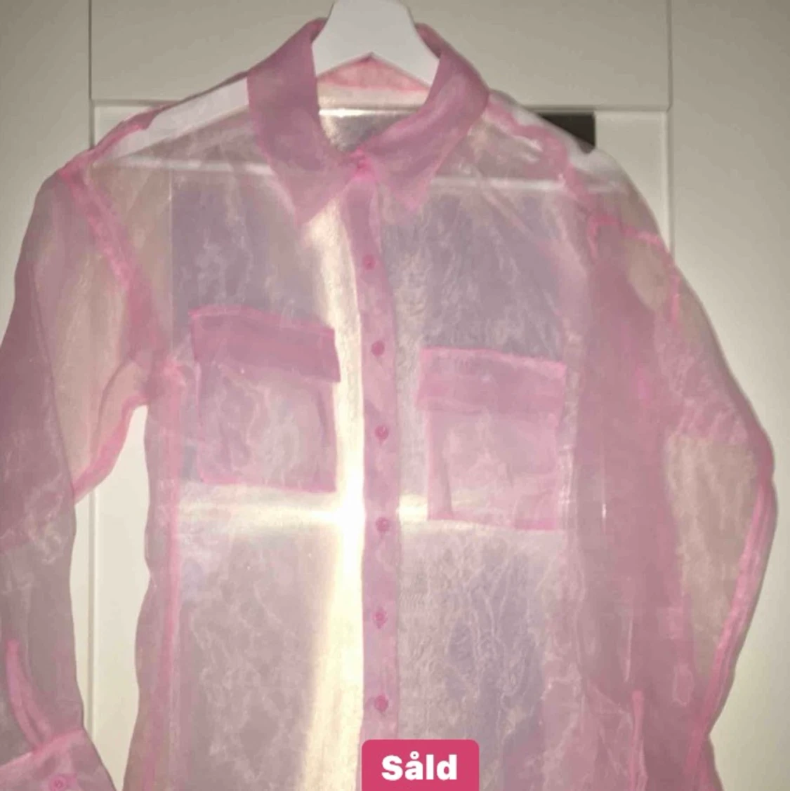 Genomskinlig skjorta