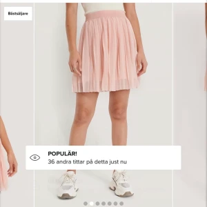 Rosa plisserad kjol från nakd - Rosa fina kjolen från NAKD storlek S, använd 1-2 gånger. 90 kr + frakt