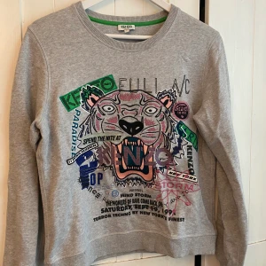 Kenzo  - Limited edition Kenzo tröja, köpt på NK i sthlm, har letat men hittar tyvärr inte kvitto men den är köpt för 2229, strl L men dom är små i strl så skulle mer säga en S/M