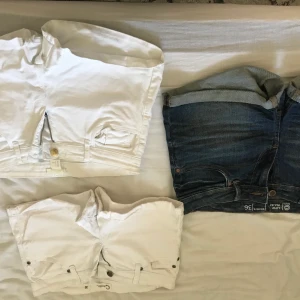 Jeans shorts  - Två vita ( ena paret från hm andra från Cubus) blåa är från Cubus alla stl 36 :) kan köpas separat för 60kr eller alla för 150kr 😇