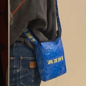 IKEA HANDVÄSKA - En handväska som jag sytt själv i mycket bra skick!! Intressekoll!! Vid bra bud säljs den🥰🥰