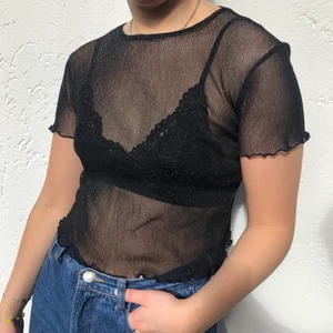 Glittertröja  - Glittrig tröja från brandy!! Köparen står för frakten ⚡️💚🥺