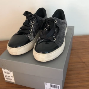 Sneakers från billi bi - Snygga sneakers som jag tyvär måste sälja då de blivit för små för mig. Ny pris 1650 men säljes för 300kr