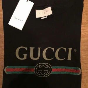 Svart gucci t shirt - Oanvänd gucci t shirt köpt i Madrids gucci store, storlek medium