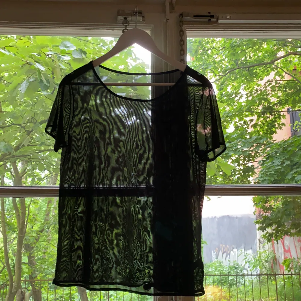 Snygg mesh t-shirt från American Apparel! Möts upp i sthlm annars står köparen för frakt ❤️. Toppar.