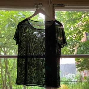 Snygg mesh t-shirt från American Apparel! Möts upp i sthlm annars står köparen för frakt ❤️