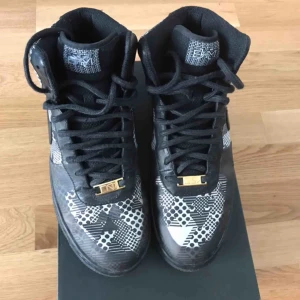  - Nike Air Force mid BHM edition size US 8.5, EU 40, 25,5 cm