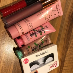Oanvänt och förseglat smink  - Säljer detta då det aldrig kommit till användning och har för mycket smink! Värde ca 1000kr, helt oöppnat💕 frakt tillkommer! OBS BLUSHSERUMET ÄR SÅLT