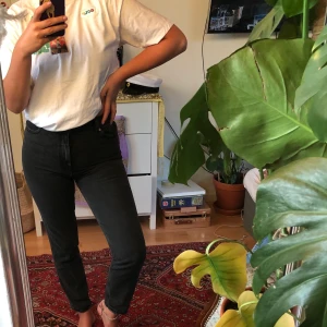 Svarta momjeans  - Supersköna momjeans från monki - köparen står för frakt🌻