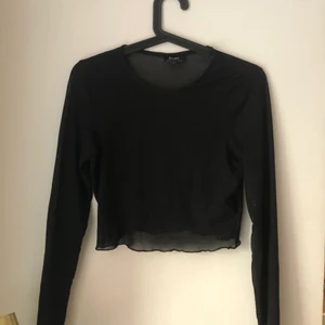 Croppad mesh-topp - Magkort transparent tröja. Skick utan anmärkningar. Möts upp i Stockholm eller fraktar :) 