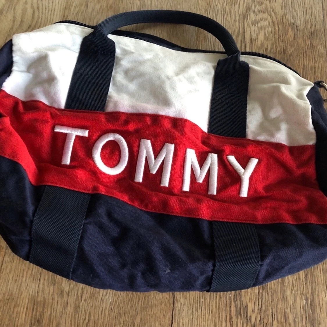 TOMMY HILFIGER VÄSKA - 91