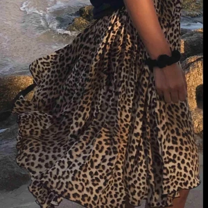 Leopard kjol - Säljer min leopardkjol från Gina då det inte riktigt är min stil. Frakt tillkommer💞 BUDA