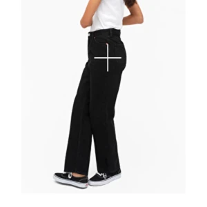 Mobil taiki x-long jeans!  - Jeans från Monki, i strl 27! 💓 Säljer då de inte används tillräckligt mycket. Kan mötas upp eller så står köparen för frakt❤️