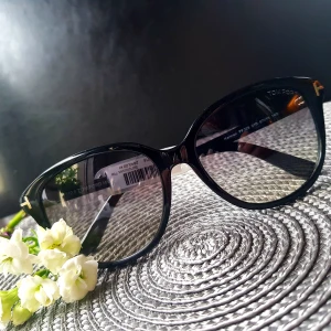 Tom Ford solglasögon  - Aldrig använda tyvärr inte kvar fodralet. Tom Ford FT0329 nypris 2249. Köparen står för frakten