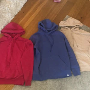 Hoodie - 3 hoodies i fina färger!! Rosa: XS.  Blå:S.  Beige: M. 150kr styck, 2 för 250kr, 3 för 400kr
