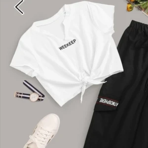 Mag tröja  - Mag tröja från boohoo. Har aldrig använt den. Säljer den för den tar plats och är orörd.