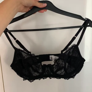 Spets bh - Super fin och skön spets bh med bygel💕 Använd ca 1 gång i nyskick🥰 