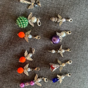 Handgjorda änglaberlocker - Här är superfina handgjorda berlocker i form av änglar, passar fint på alla och är en väldigt fin present. Priset är inkl frakt:)