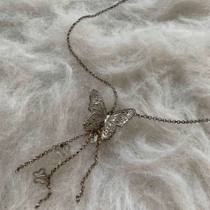  - Halsband, fin skick, finns i Odenplan Stockholm. kan skicka via post, 10kr för porto       