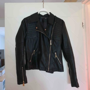  - En skinnjacka använd 3 gånger 