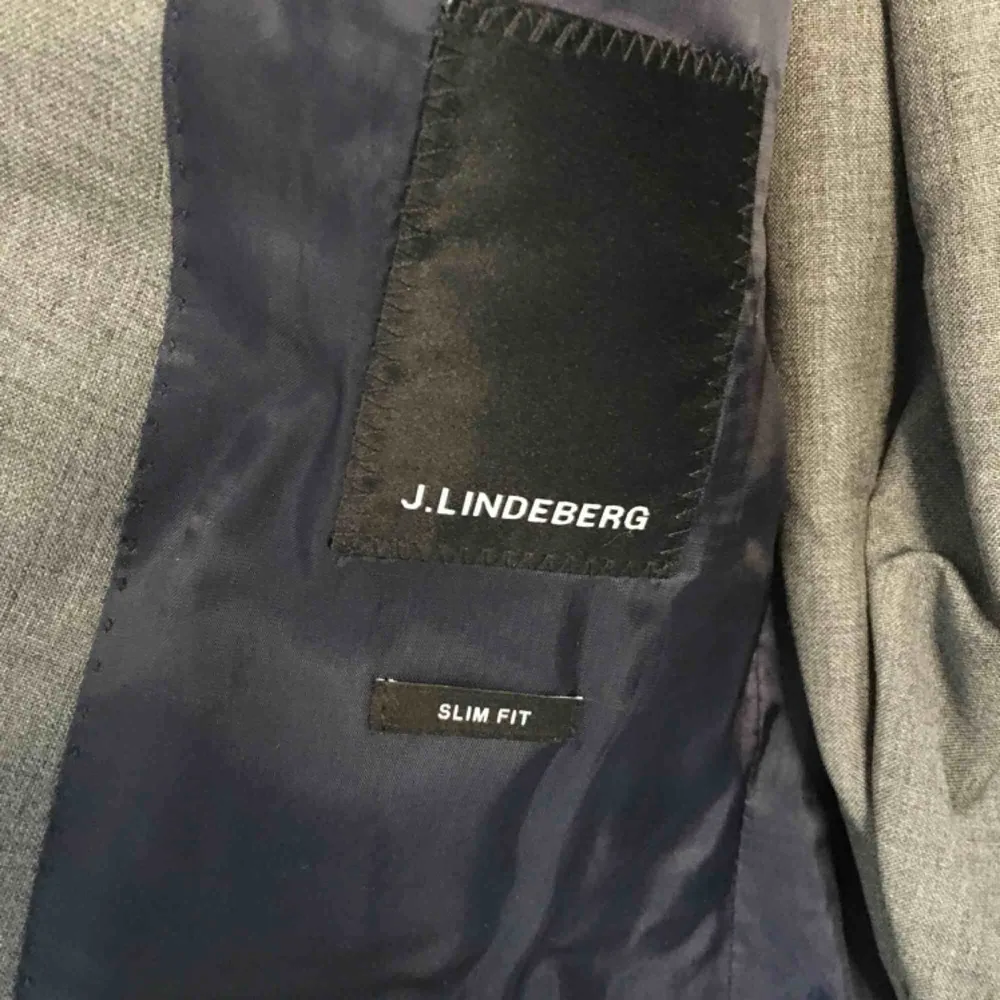 Fräsch grå J.Lindeberg kostym i stl 50. Slim fit . Kostymer.