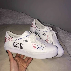  - Vårsneakers från Bershka i en normal str 38 :) 