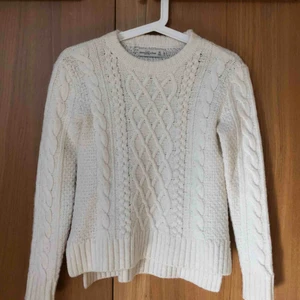  - Stickad tröja från Abercrombie&Fitch! Kostar 100kr (fri frakt!!) 💓