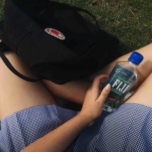  - Ännu en fin American Apparel kjol fast svart ombre, nästintill aldrig använd, därav dyrare. Även denna är liten i storleken så skulle säga att den passar någon som har storlek XXS - XS👼🏽 Frakt ingår ej!