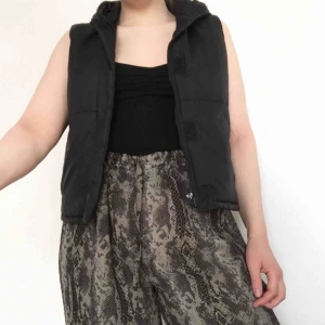  - 90-talsst fint skick. Frakt 80 eller avhämtning i Stockholm.