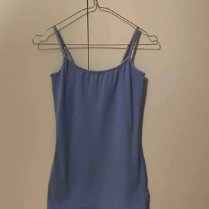 Topp - Linne i storlek xs, fin skick, Finns i Odenplan Stockholm, 