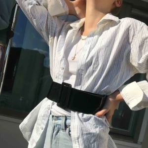  - Somrig skjorta perfekt nu!!🌟 Är flera intresserade blir det budgivning. Frakt tillkommer på 39kr!! Annars möts vi på söder💖💖